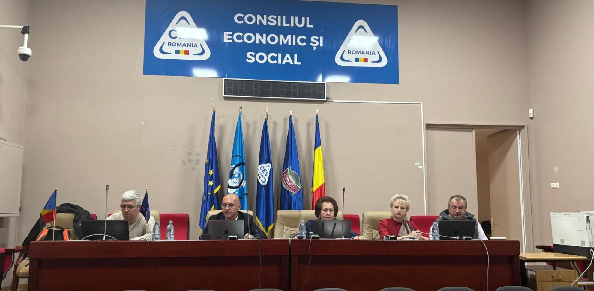 CES a avizat negativ proiectul de modificare a legii salubrității
