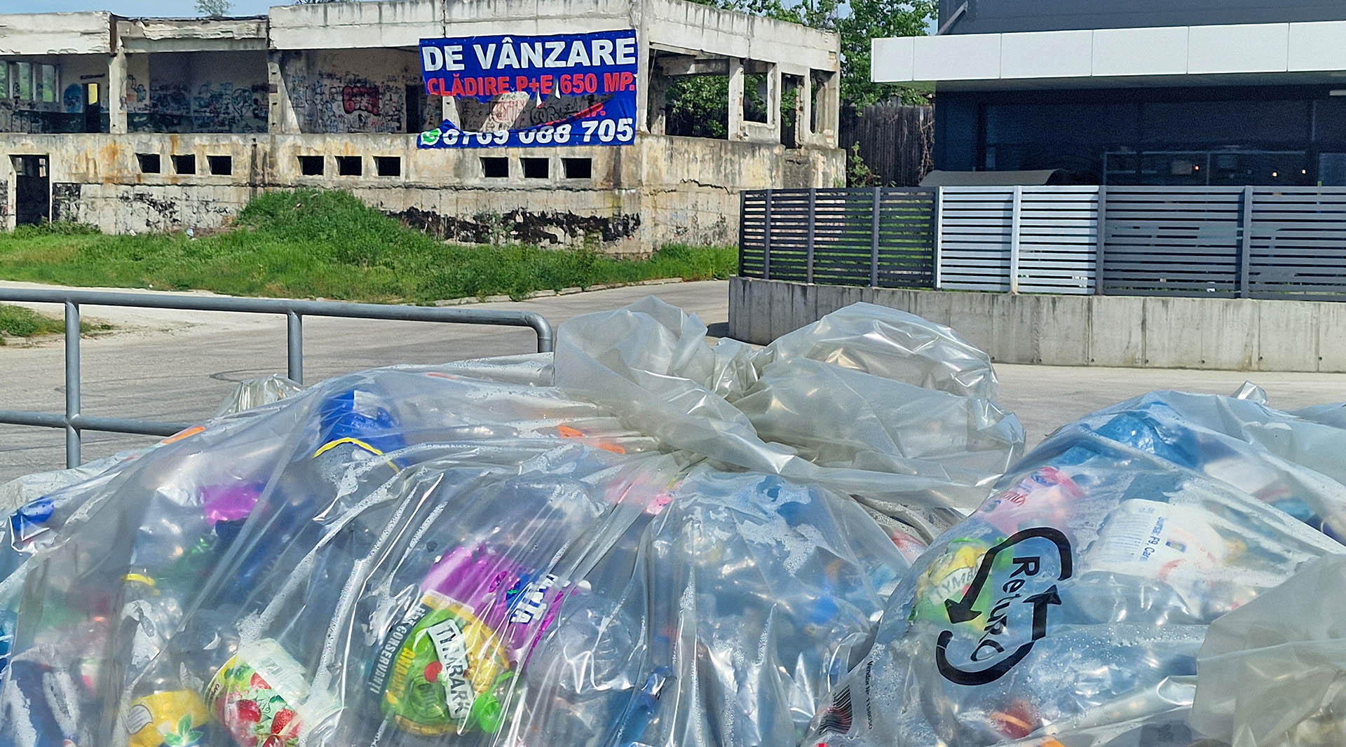 O decizie internă a RetuRO ar putea arunca în faliment reciclatorii români