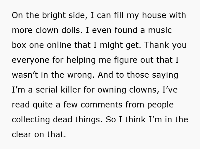 Text showing a guy discussing his huge clown collection and his feelings about others disliking it.