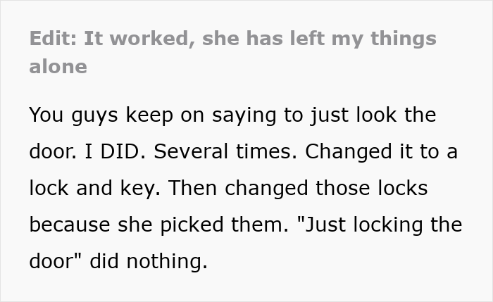 Text post explaining how a woman put glitter in roommate’s humidifier after clothes theft did not stop with locks. Text post explaining how a woman put glitter in roommate’s humidifier after clothes theft did not stop with locks.