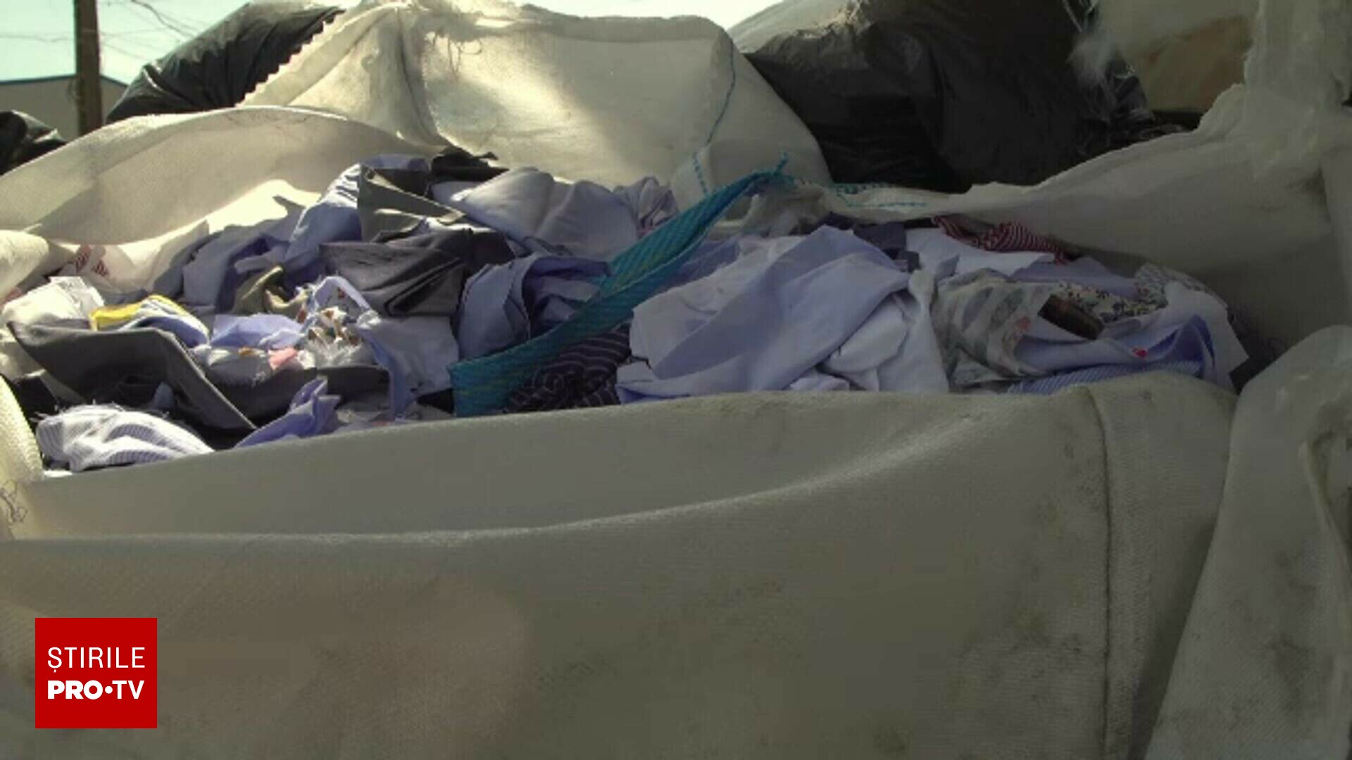 De la 1 ianuarie 2025, România va fi obligată să colecteze selectiv deșeurile textile. La noi nu există centre de reciclare