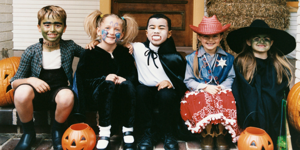 What time does trick-or-treating start and end on Halloween? 