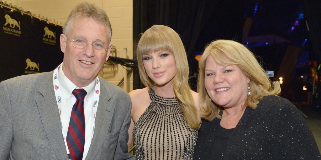 Taylor Swift's dad has a big reaction to the star's 'Karma' lyric change while with Travis Kelce Taylor Swift's dad has a big reaction to the star's 'Karma' lyric change while with Travis Kelce