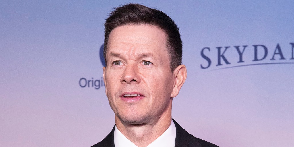 Mark Wahlberg points out he's shorter than his 2 sons in new family pic