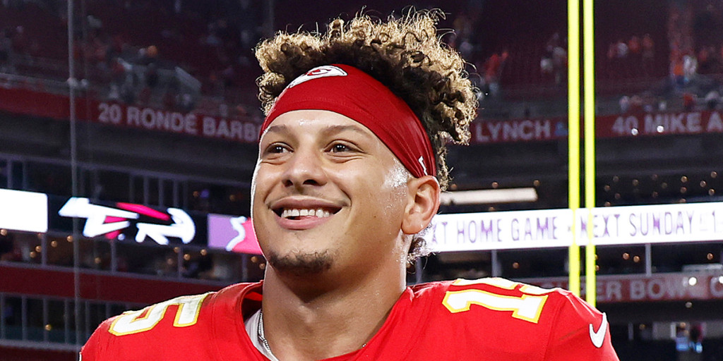 Patrick Mahomes jokes about his 'dad bod' in shirtless photo