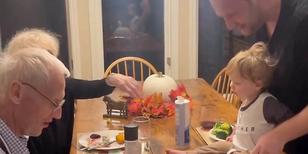 Oblivious grandparents keep missing daughter's pregnancy announcement in viral video