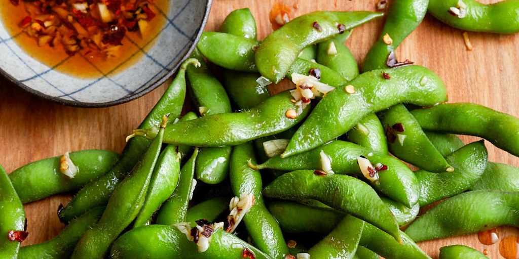 Joy Bauer makes healthy snacks for spring: Jalapeño poppers, chili-crisp edamame and more