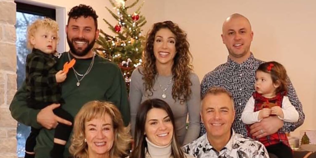 Parents have an adorable reaction when they discover both daughters are pregnant