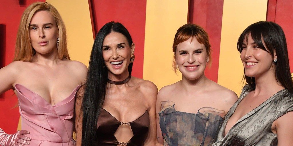 Rumer Willis says she and her sisters have a text thread for hyping up mom Demi Moore during her 'Demi-ssance' 