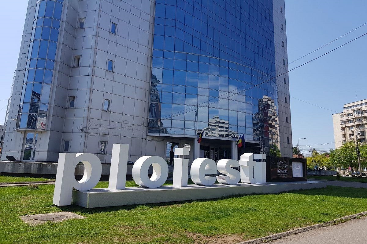 Suspendarea hotărârii Consiliului Local de reintrare a Ploieștiului în ADI Deșeuri a readus în atenție problema legată de criza gunoiului. Divergențele de opinii dintre Primărie și Consiliul Local au devenit o certitudine tranșată, acum, în instanță.